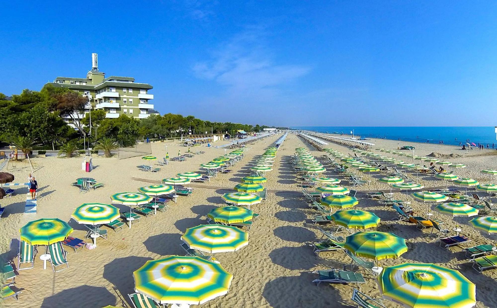Hotel Smeraldo Giulianova Εξωτερικό φωτογραφία